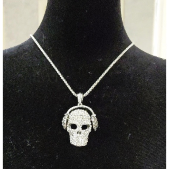 hey Mr. DJ, new condition, skull necklace Natasha couture with💀 headphones - Picture 2 of 8